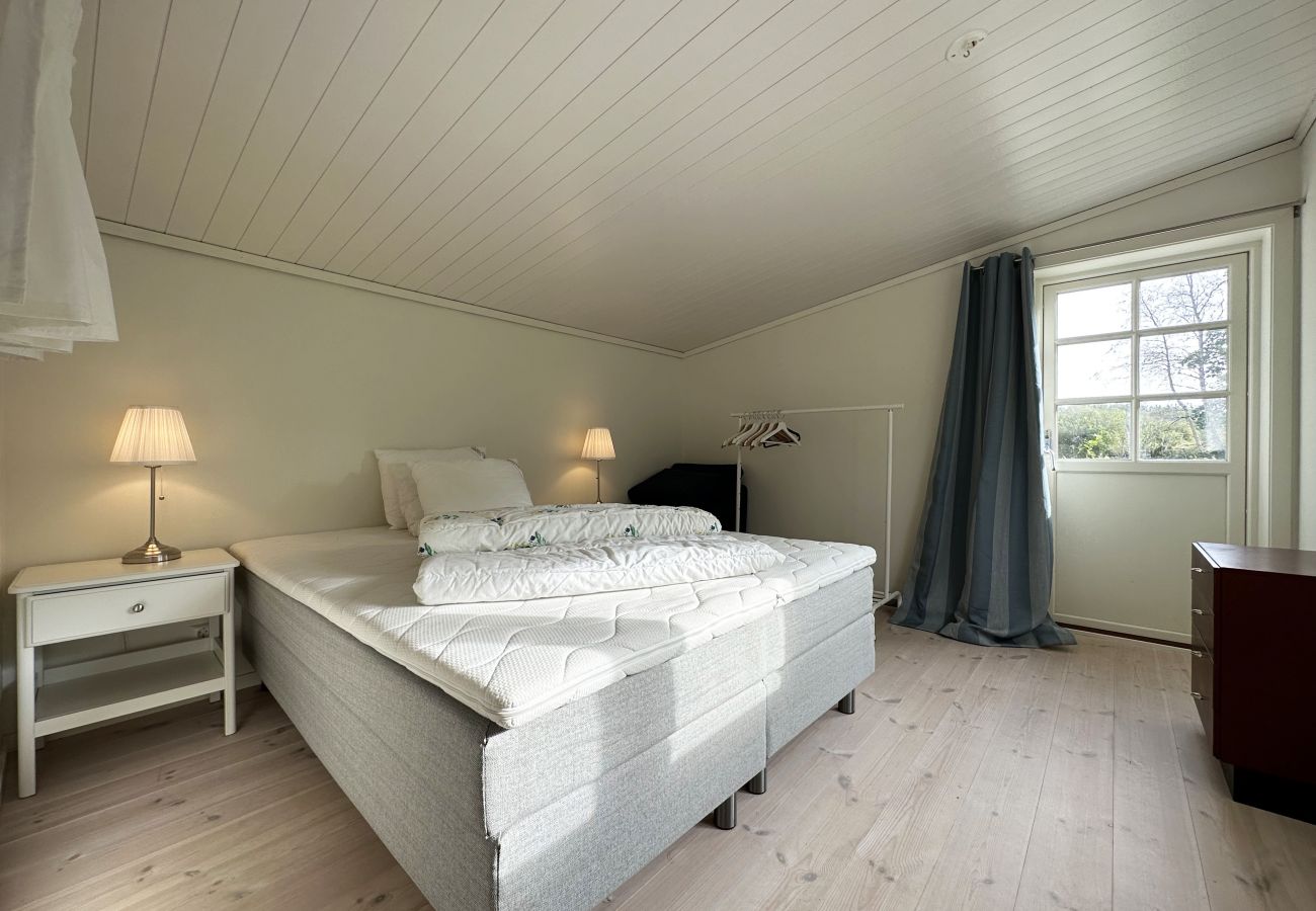 Stuga i Fjällbacka - Staynordic | Mysig stuga i skogsbrynet nära Fjällbacka | SE09042