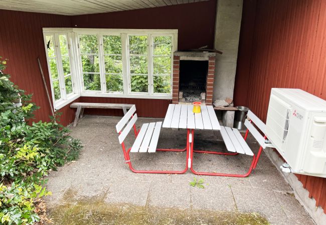 Stuga i Fårbo - Utanför Fårbo finner ni denna mysiga stuga belägen vid en kvarndamm I SE05049