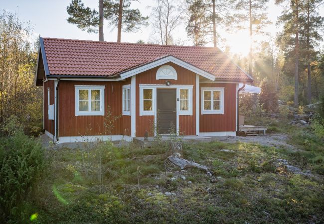 Stuga i Rånäs - Mysigt hus med naturen som granne, Rånäs-Rimbo | SE13038