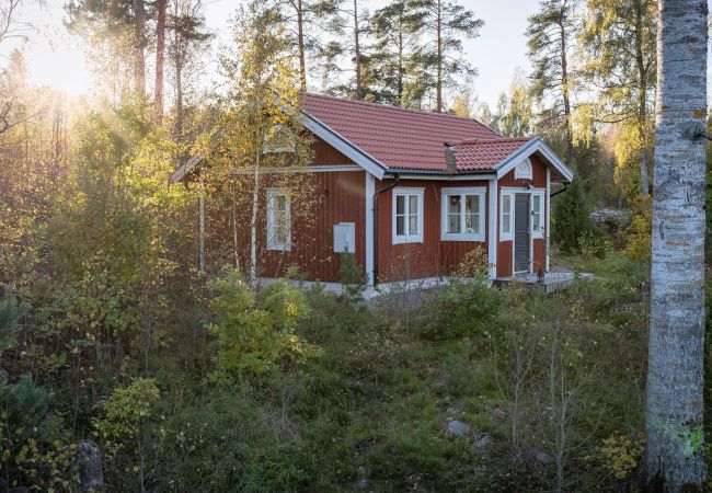 Stuga i Rånäs - Mysigt hus med naturen som granne, Rånäs-Rimbo | SE13038