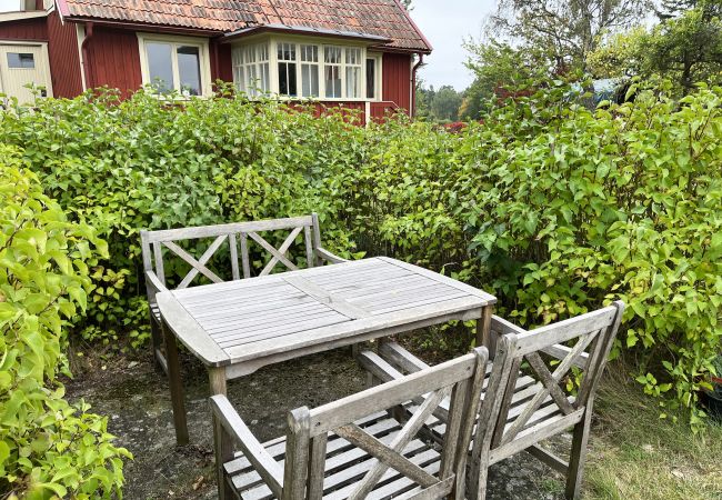 Stuga i Bergkvara - Trevlig stuga belägen med närhet till en havsvik i Skäppevik | SE05046