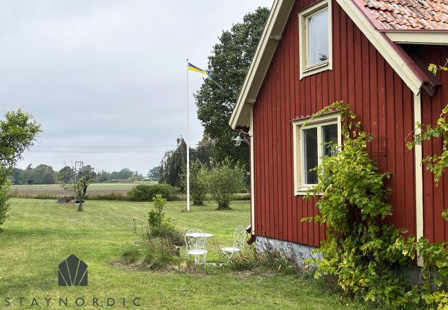 Stuga i Bergkvara - Trevlig stuga belägen med närhet till en havsvik i Skäppevik | SE05046