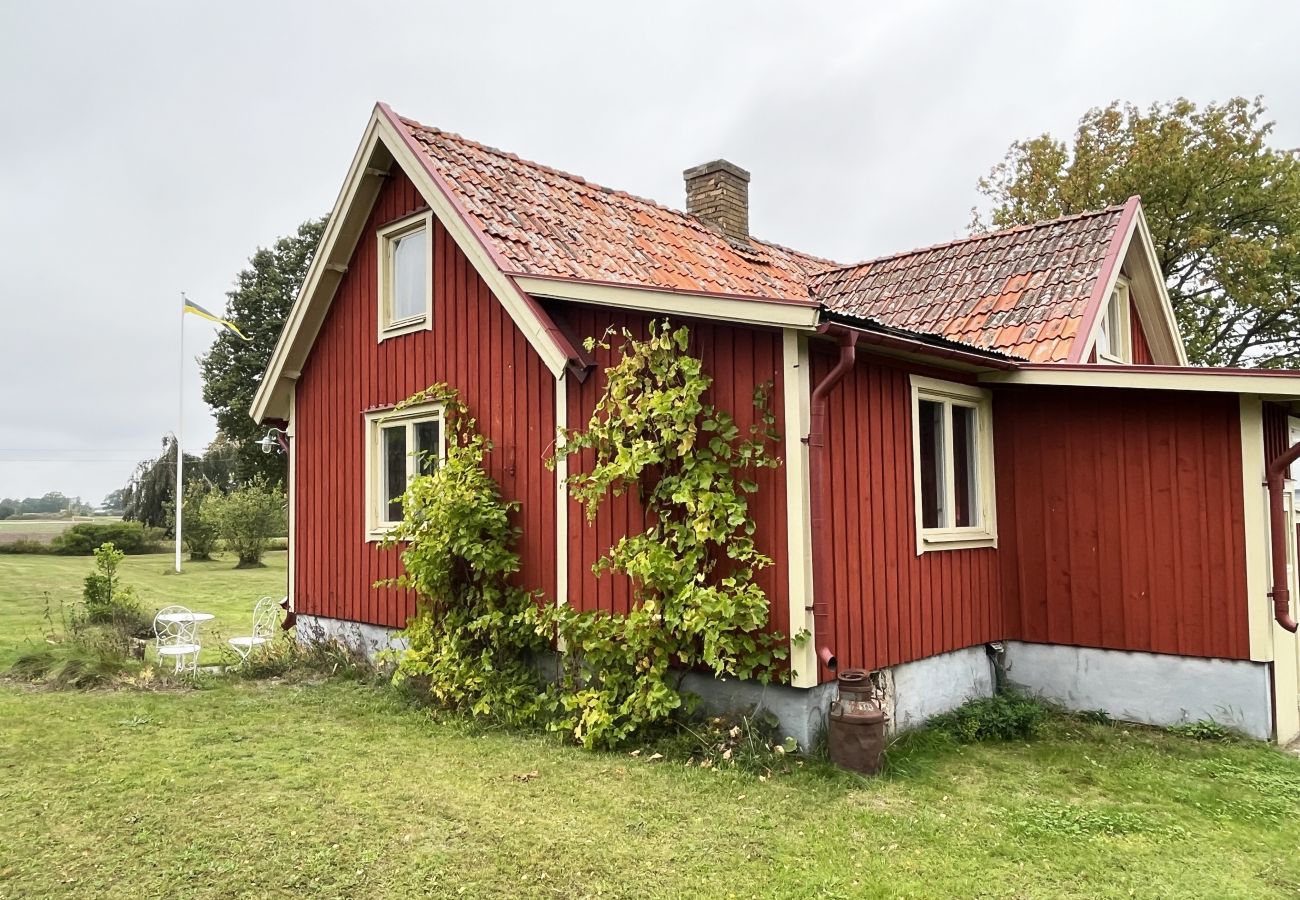 Stuga i Bergkvara - Trevlig stuga belägen med närhet till en havsvik i Skäppevik | SE05046