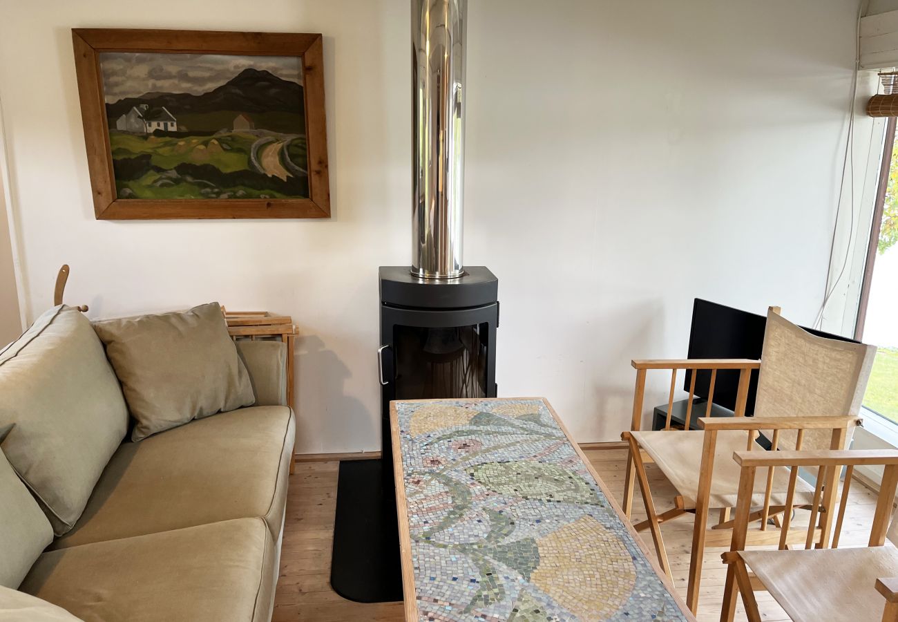 Stuga i Odensvi - Mysig stuga med egen badklippa belägen vid Odensvi | SE05051
