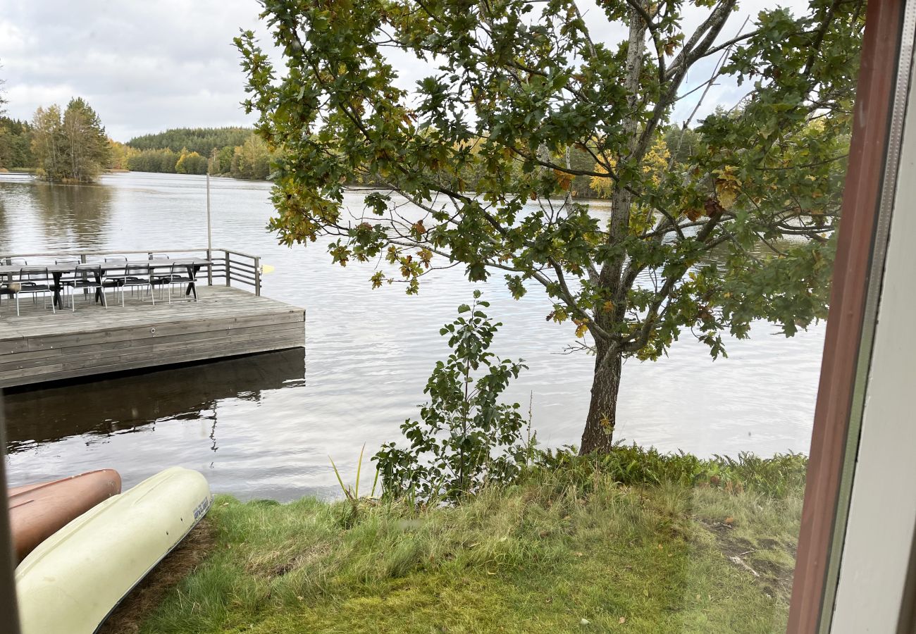 Stuga i Odensvi - Mysig stuga med egen badklippa belägen vid Odensvi | SE05051