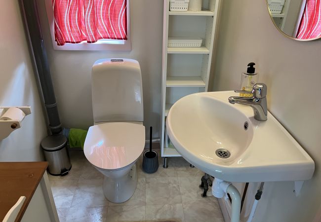 Stuga i Färjestaden - Trevlig stuga med gångavstånd till Färjestaden | SE04040 Stuga i Färjestaden - Trevlig stuga med gångavstånd till Färjestaden | SE04040