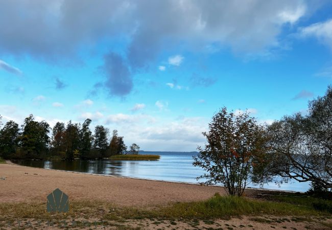 Stuga i Vingåker - Trevlig röd stuga nära sjön Hjälmaren och Vingåker | SE11019