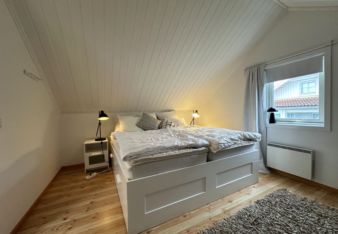 Stuga i Fjällbacka - Modern och mysig stuga nära vackra Fjällbacka | SE09044