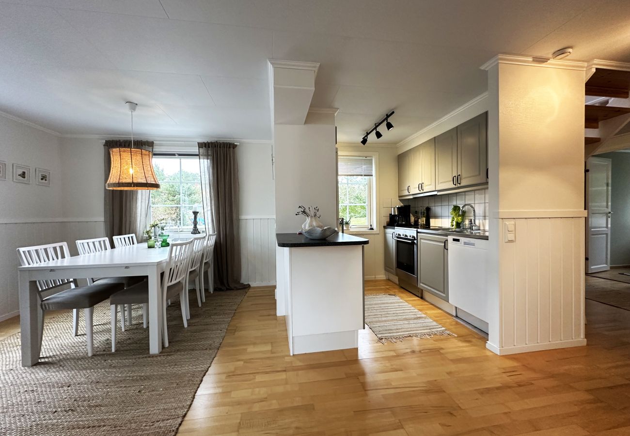 Stuga i Fjällbacka - Modern och mysig stuga nära vackra Fjällbacka | SE09044