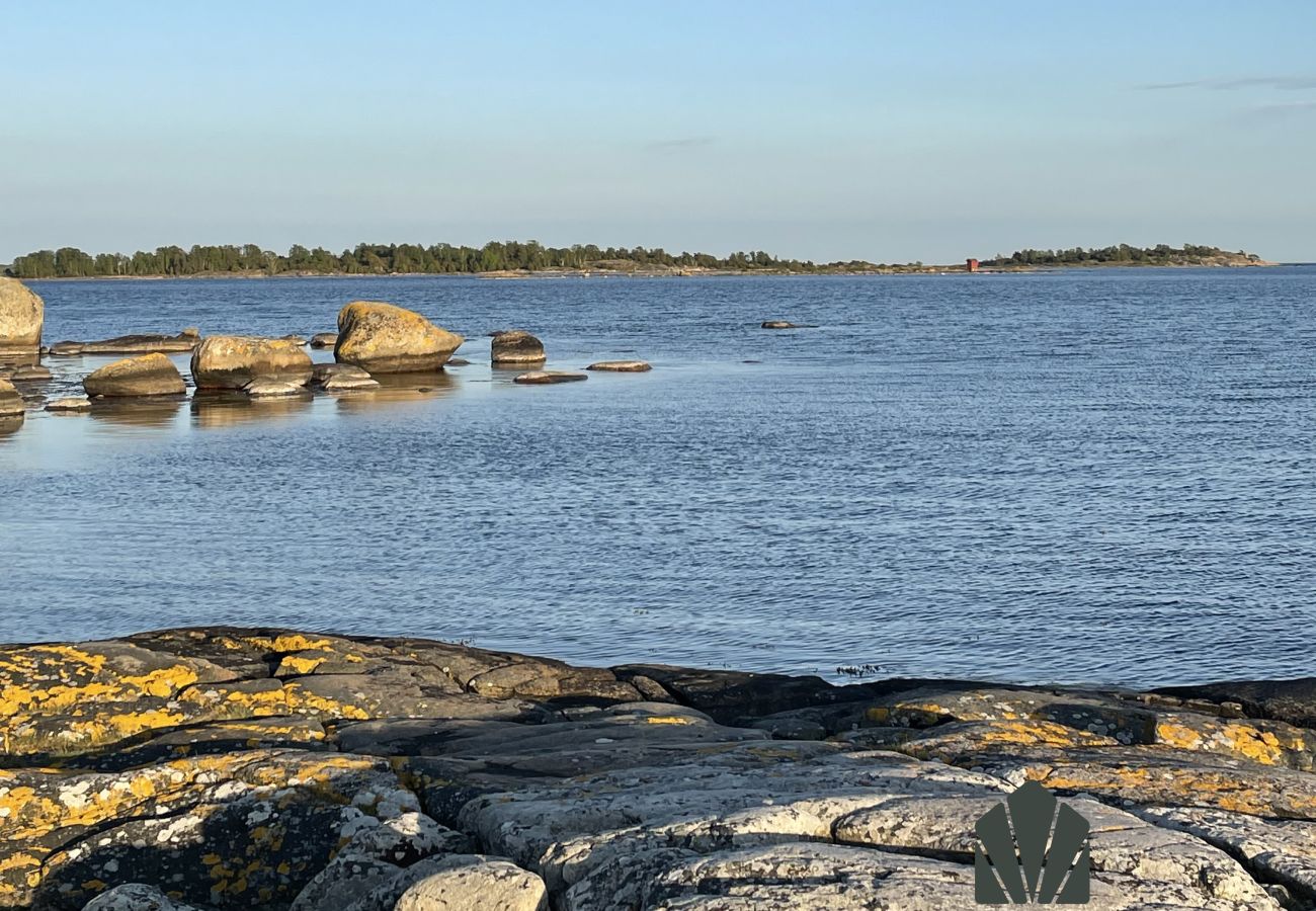 Stuga i Ronneby - Semesterhus vid havet med fantastisk utsikt | SE03013