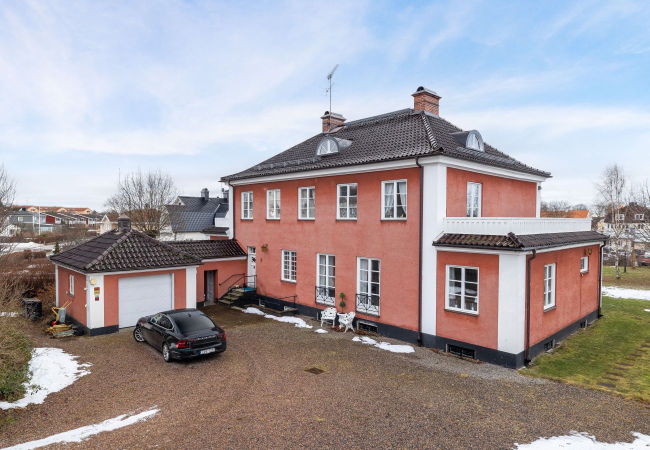 Stuga i Vimmerby - Pampig, rymlig villa belägen mitt i Vimmerby I SE05056