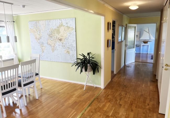 Stuga i Storebro - Stor och rymlig villa belägen i Storebro med närhet till en fin badplats | SE05059 Stuga i Storebro - Stor och rymlig villa belägen i Storebro med närhet till en fin badplats | SE05059