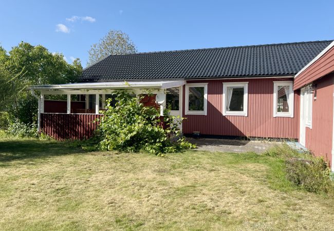 Stuga i Storebro - Stor och rymlig villa belägen i Storebro med närhet till en fin badplats | SE05059 Stuga i Storebro - Stor och rymlig villa belägen i Storebro med närhet till en fin badplats | SE05059