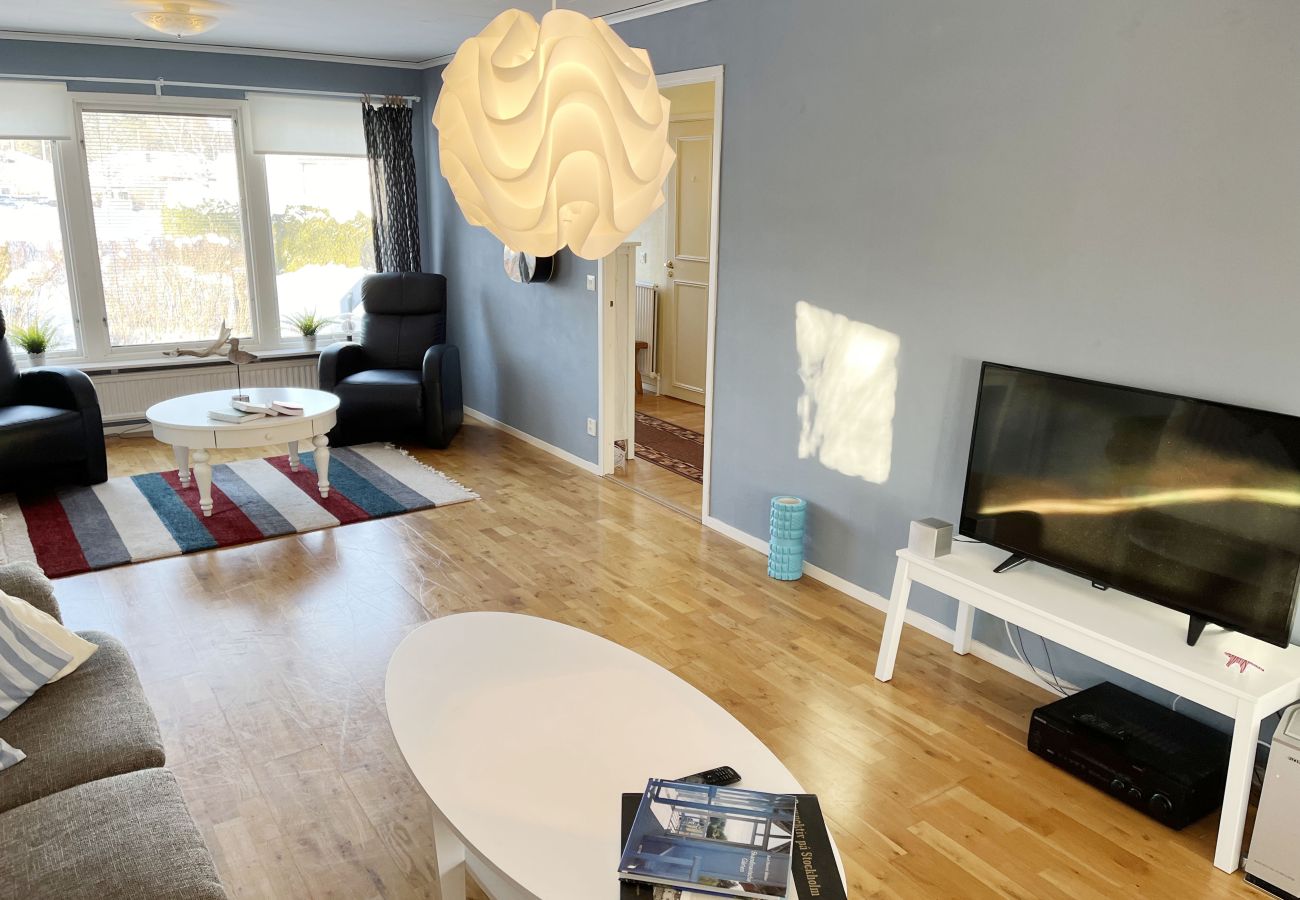 Stuga i Storebro - Stor och rymlig villa belägen i Storebro med närhet till en fin badplats | SE05059