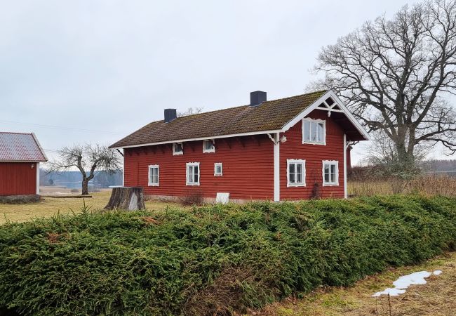 Stuga i Nyköping - Stort hus, Baggetorp, med nära bad och fiske i Nyköping | SE14017
