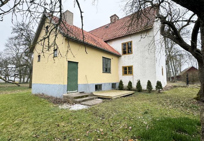 Stuga i Romakloster - Genuint Gotlandhus med stor trädgård i Roma | SE12026 Stuga i Romakloster - Genuint Gotlandhus med stor trädgård i Roma | SE12026