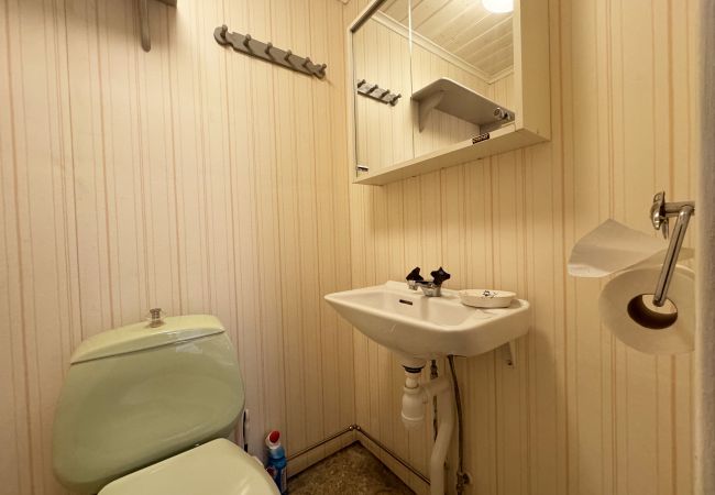 Stuga i Romakloster - Genuint Gotlandhus med stor trädgård i Roma | SE12026 Stuga i Romakloster - Genuint Gotlandhus med stor trädgård i Roma | SE12026