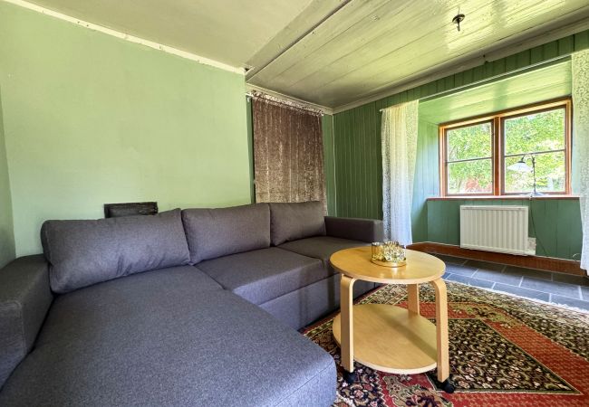 Stuga i Romakloster - Genuint Gotlandhus med stor trädgård i Roma | SE12026 Stuga i Romakloster - Genuint Gotlandhus med stor trädgård i Roma | SE12026