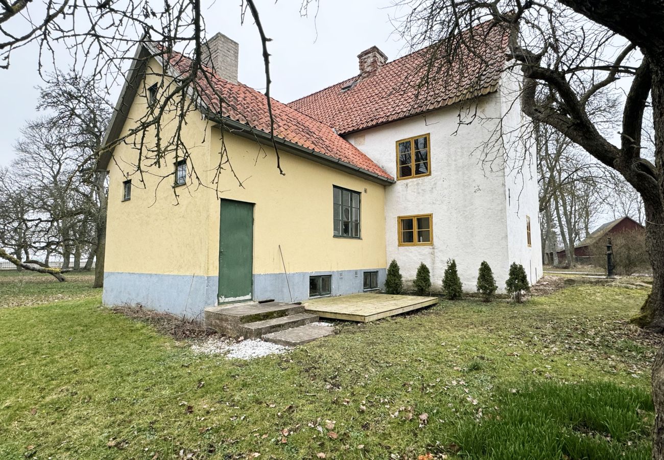Stuga i Romakloster - Genuint Gotlandhus med stor trädgård i Roma | SE12026