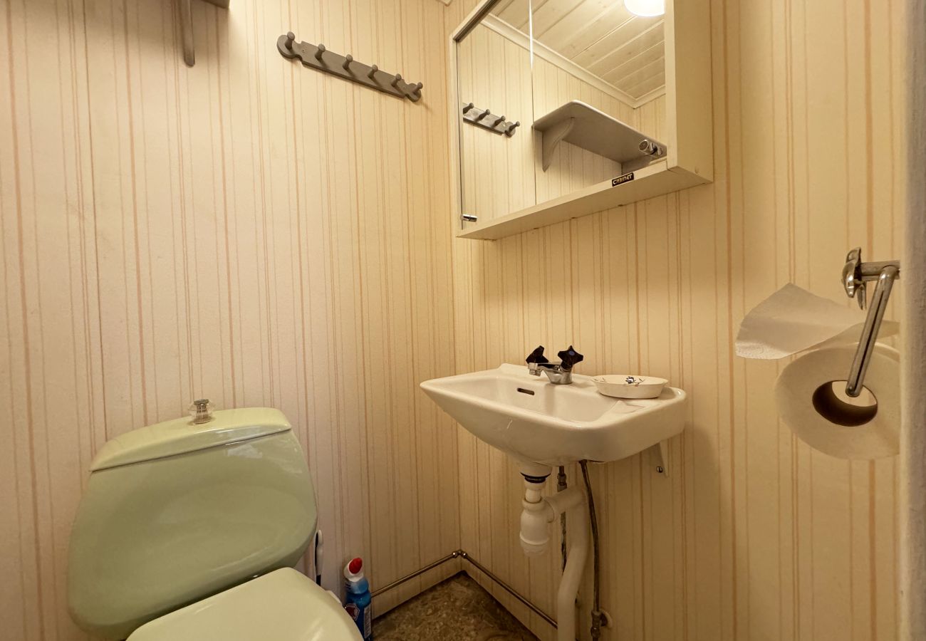 Stuga i Romakloster - Genuint Gotlandhus med stor trädgård i Roma | SE12026