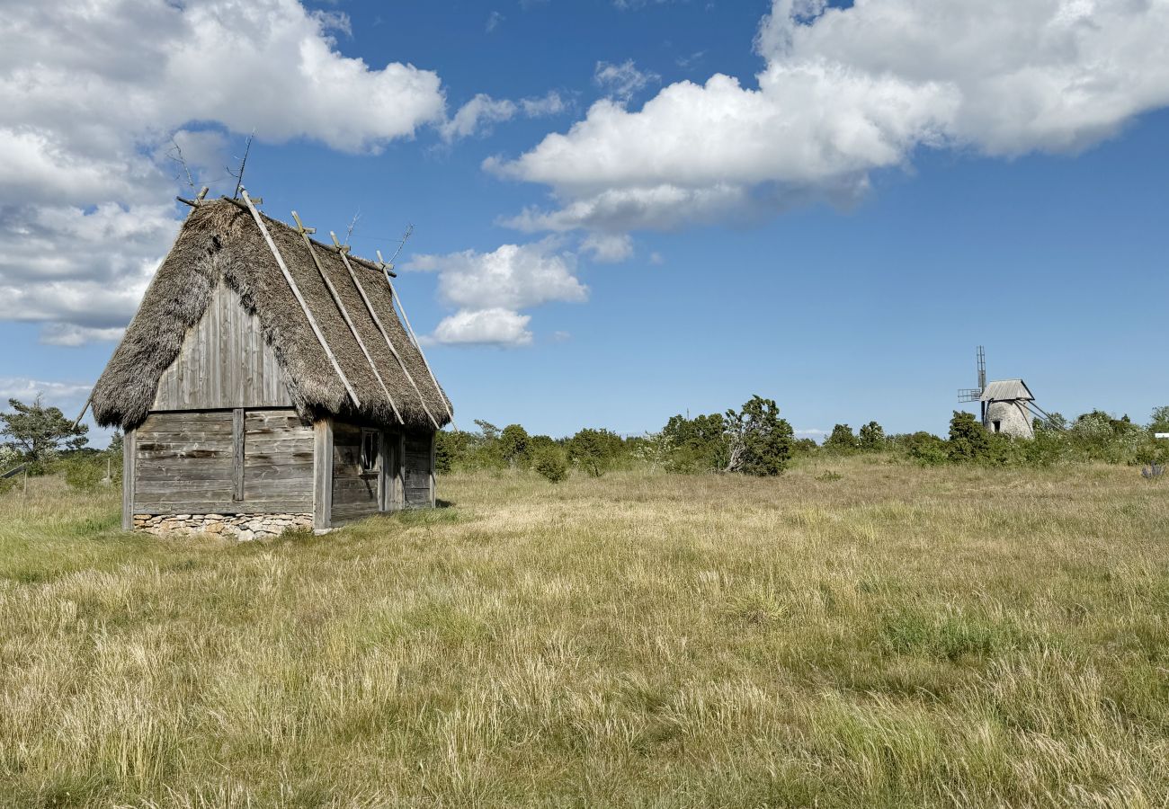 Stuga i Romakloster - Genuint Gotlandhus med stor trädgård i Roma | SE12026
