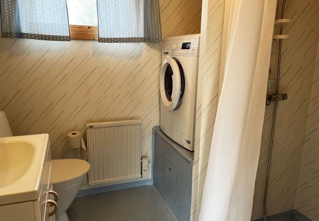 Stuga i Löttorp - Mysig stuga med närhet till hav och fina sandstränder öster om Löttorp | SE04047 Stuga i Löttorp - Mysig stuga med närhet till hav och fina sandstränder öster om Löttorp | SE04047