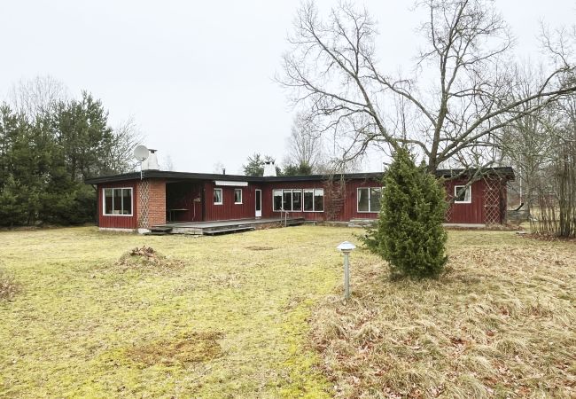 Stuga i Löttorp - Mysig stuga med närhet till hav och fina sandstränder öster om Löttorp | SE04047 Stuga i Löttorp - Mysig stuga med närhet till hav och fina sandstränder öster om Löttorp | SE04047