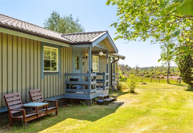 Stuga i Löttorp - Rymlig villa med naturskönt läge belägen utanför Löttorp | SE04048