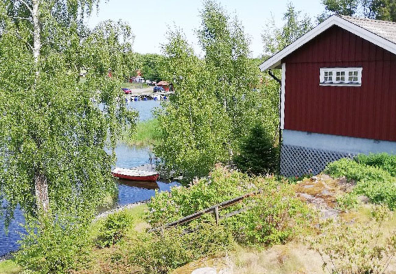 Stuga i Nyköping - Hus med sjötomt och egen brygga på Skansholmen utanför Nyköping | SE14018