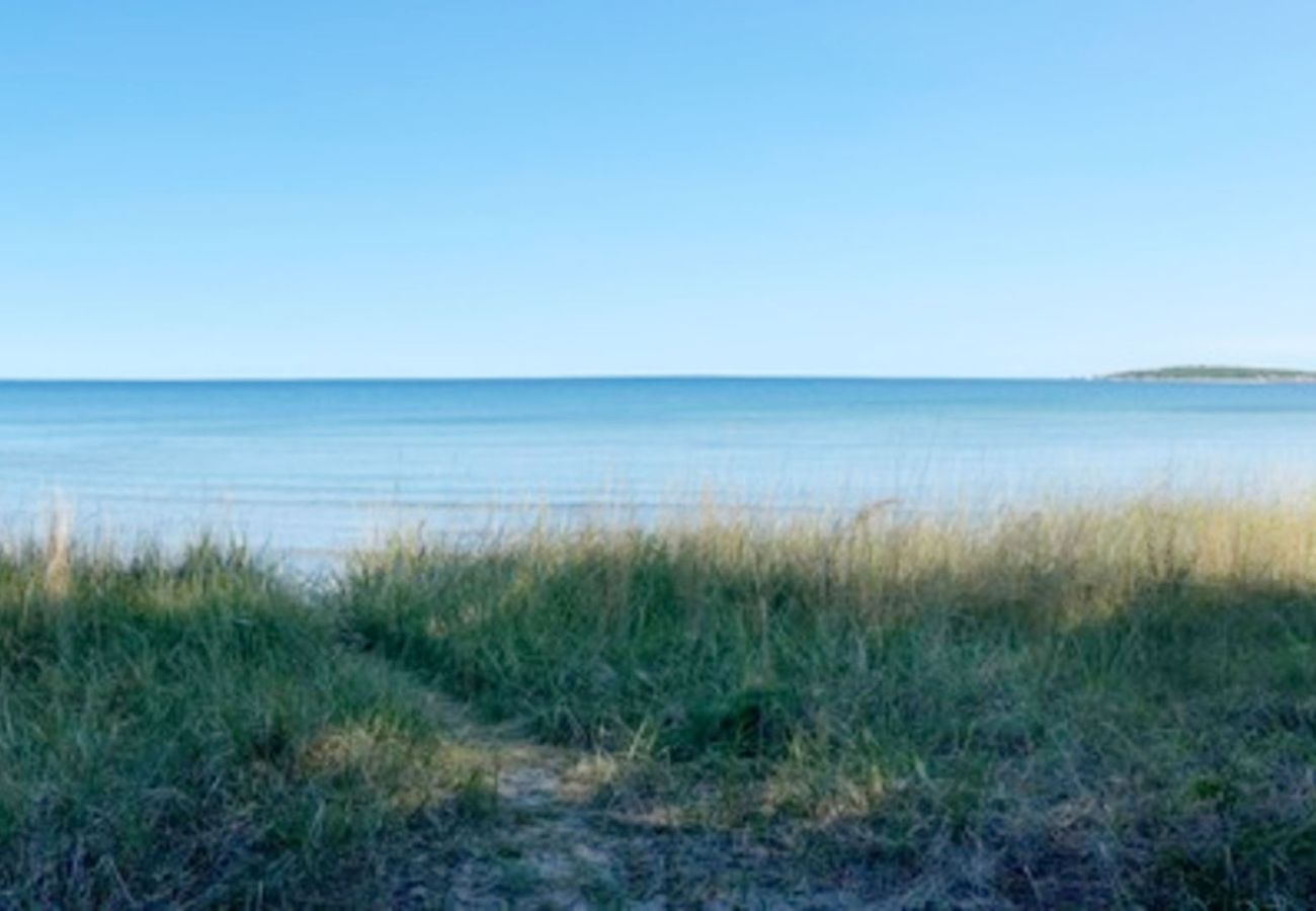Stuga i Lärbro - Fin stuga i Lärbro, 150 m från en av Gotlands lugnaste stränder | SE12051