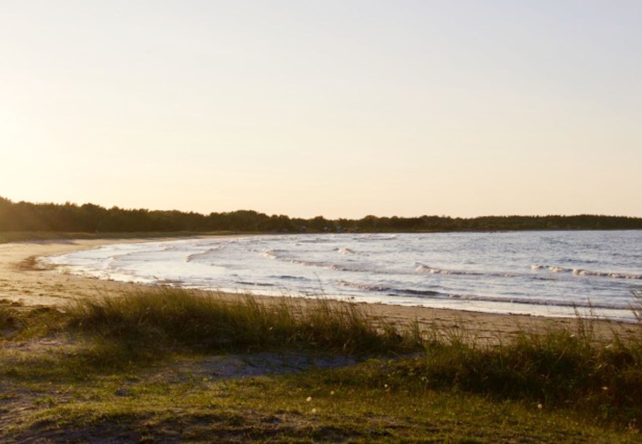 Stuga i Lärbro - Fin stuga i Lärbro, 150 m från en av Gotlands lugnaste stränder | SE12051
