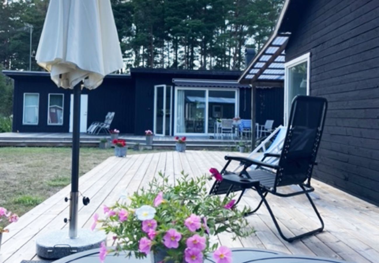 Stuga i Lärbro - Fin stuga i Lärbro, 150 m från en av Gotlands lugnaste stränder | SE12051