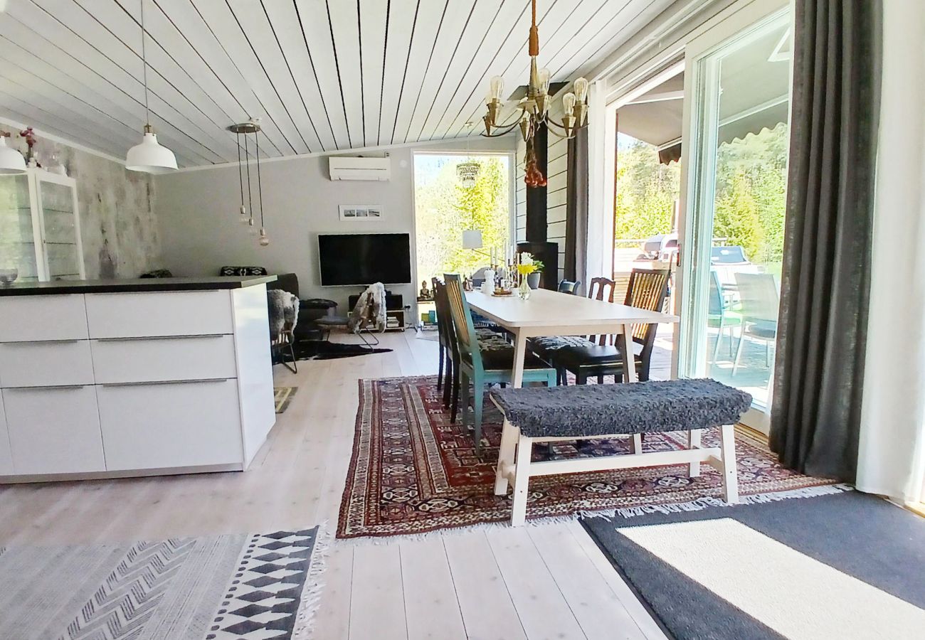 Stuga i Lärbro - Fin stuga i Lärbro, 150 m från en av Gotlands lugnaste stränder | SE12051
