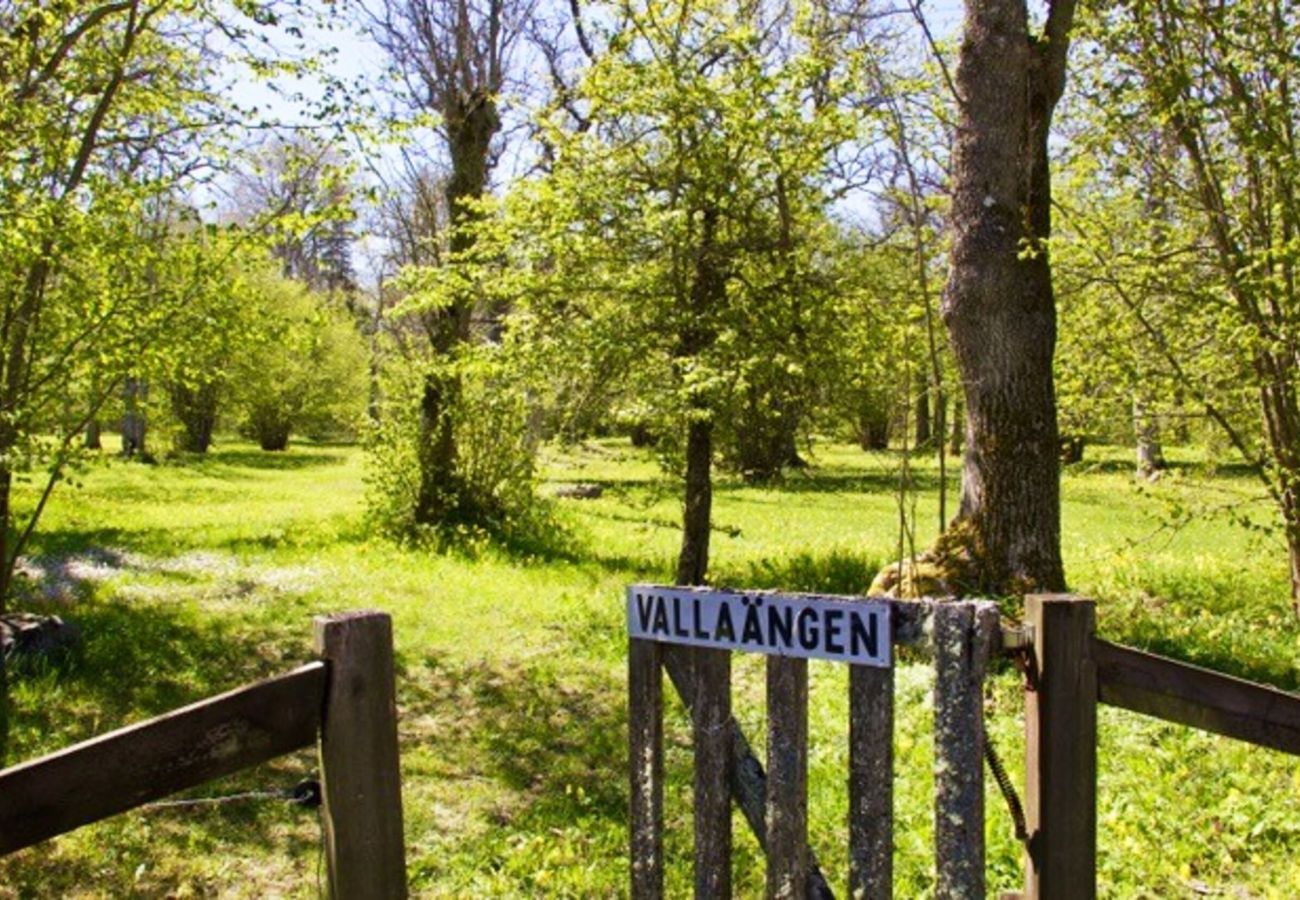 Stuga i Lärbro - Fin stuga i Lärbro, 150 m från en av Gotlands lugnaste stränder | SE12051