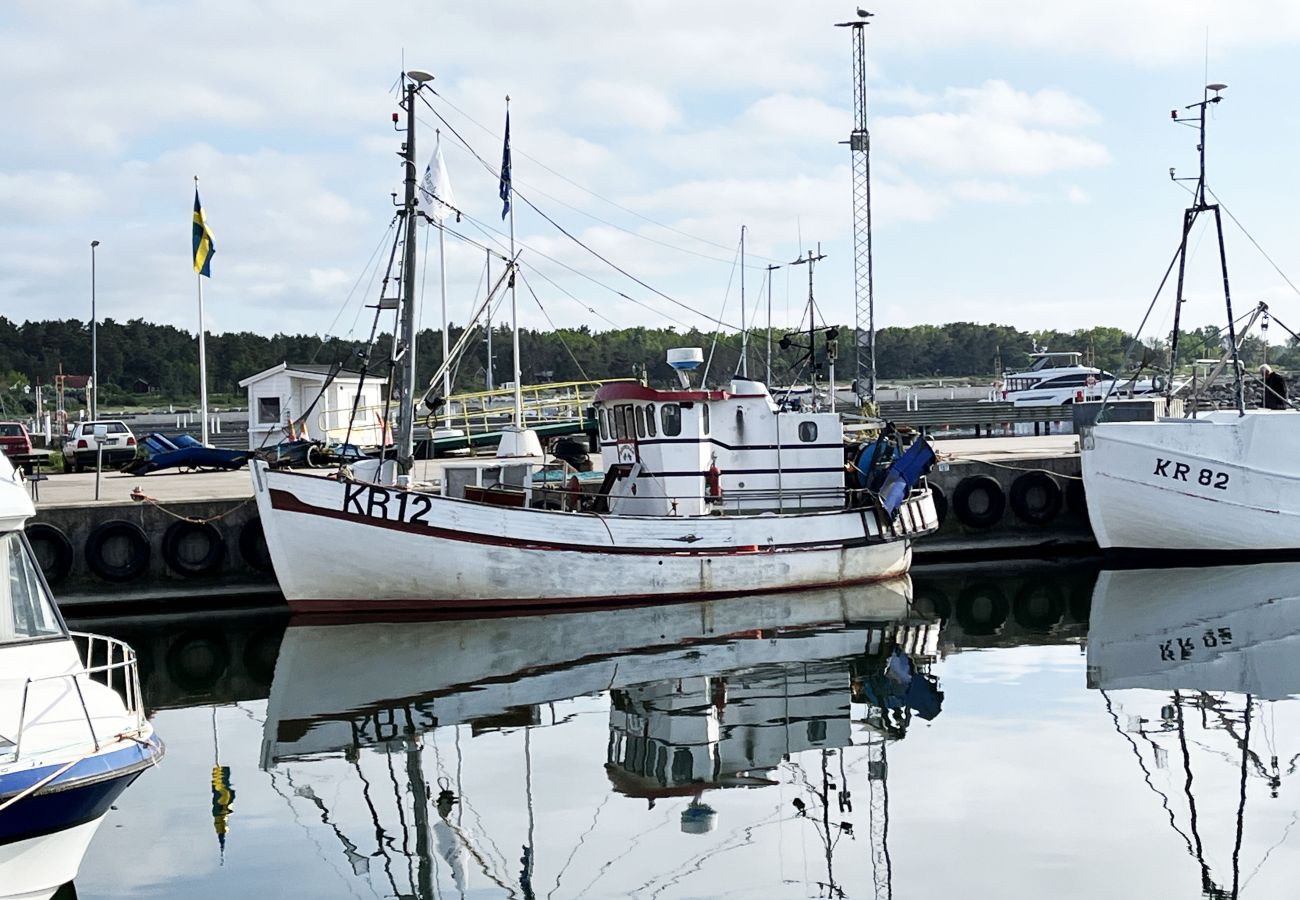 Stuga i Byxelkrok - Fin stuga med pool och havsutsikt nära Byxelkrok | SE04051