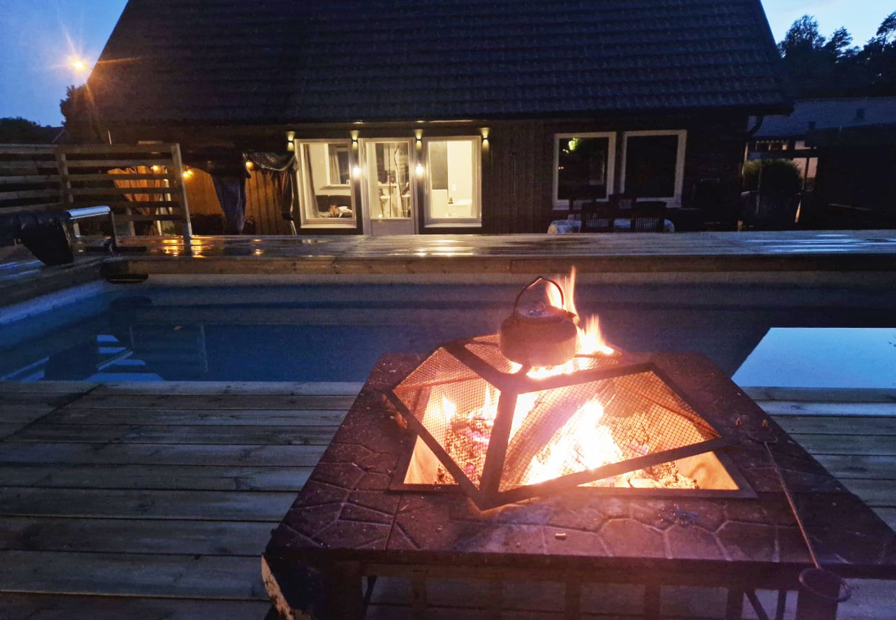 Stuga i Perstorp - Nybyggd villa med pool i Perstorp SE01068