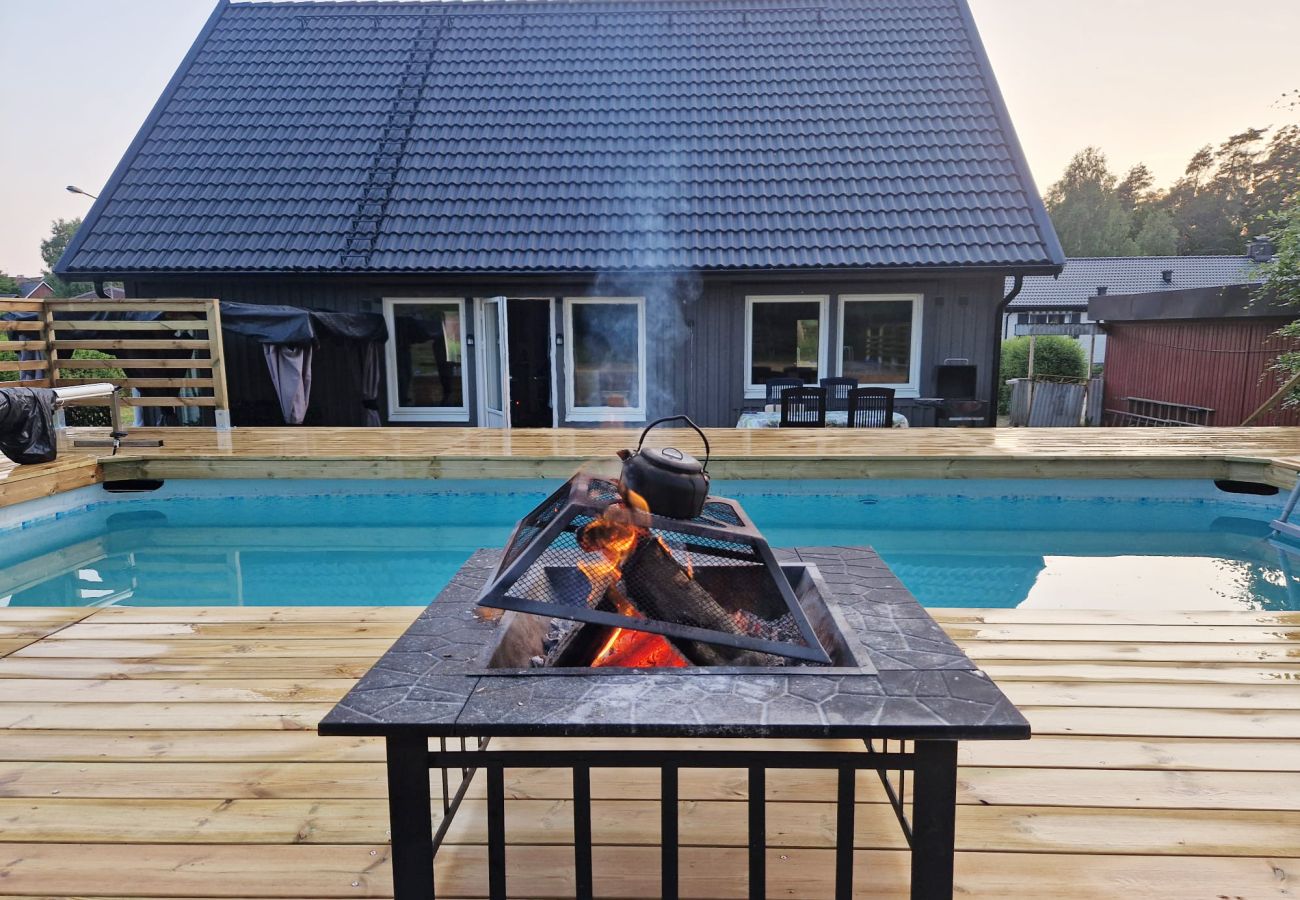 Stuga i Perstorp - Nybyggd villa med pool i Perstorp SE01068