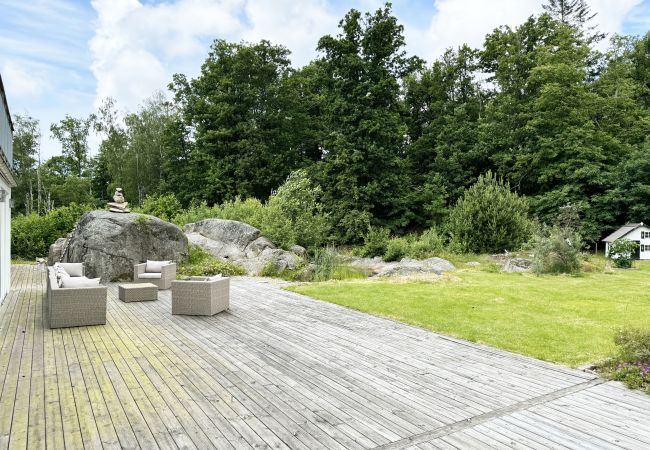 Stuga i Vallda - Vackert semesterhus med helt avskilt läge i natursköna Vallda | SE02095 Stuga i Vallda - Vackert semesterhus med helt avskilt läge i natursköna Vallda | SE02095