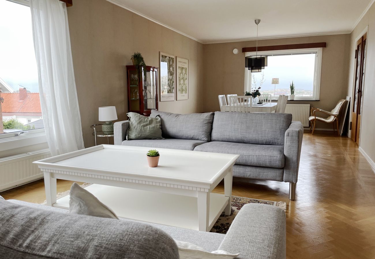 Stuga i Rönnäng - Stor villa med havsutsikt i Rönnäng | SE09078