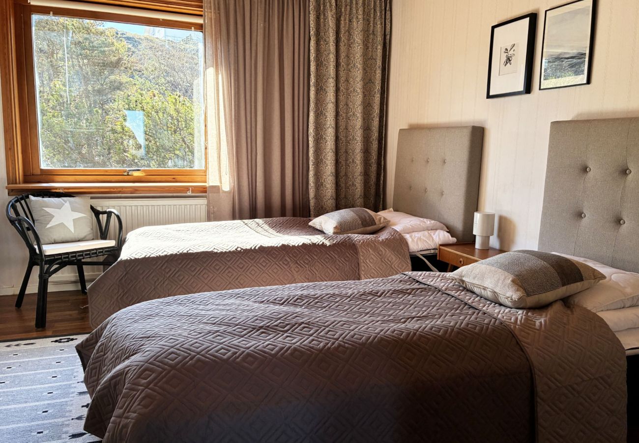 Stuga i Rönnäng - Stor villa med havsutsikt i Rönnäng | SE09078