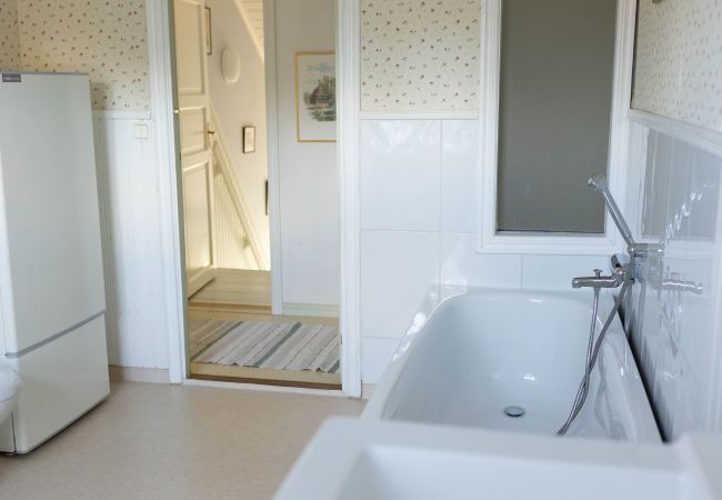 Stuga i Marieholmsbruk - Familjevänlig stuga vid Sjön i Småland – Perfekt för Stora Sällskap  SE06078 Stuga i Marieholmsbruk - Familjevänlig stuga vid Sjön i Småland – Perfekt för Stora Sällskap  SE06078