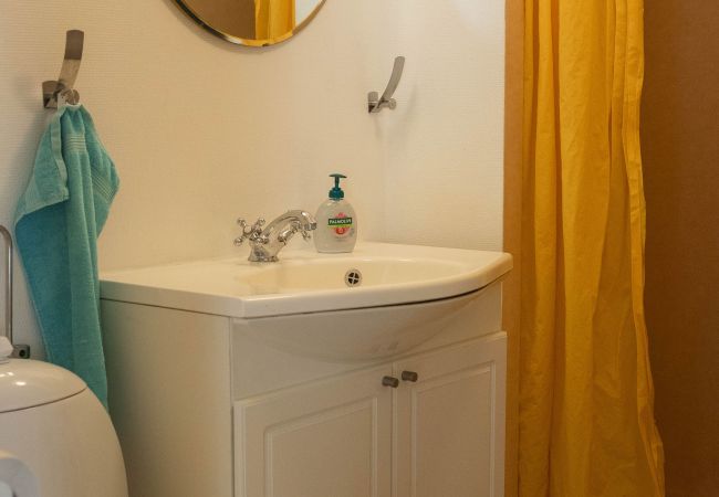 Stuga i Marieholmsbruk - Familjevänlig stuga vid Sjön i Småland – Perfekt för Stora Sällskap  SE06078 Stuga i Marieholmsbruk - Familjevänlig stuga vid Sjön i Småland – Perfekt för Stora Sällskap  SE06078