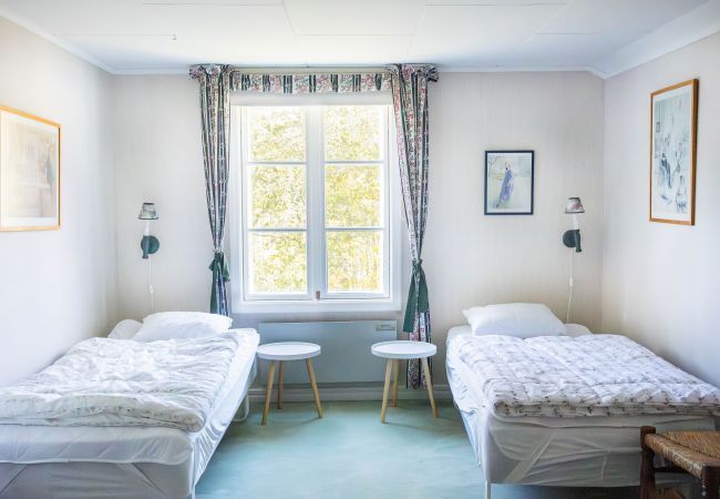 Stuga i Marieholmsbruk - Familjevänlig stuga vid Sjön i Småland – Perfekt för Stora Sällskap  SE06078 Stuga i Marieholmsbruk - Familjevänlig stuga vid Sjön i Småland – Perfekt för Stora Sällskap  SE06078