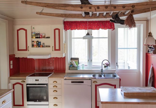 Stuga i Marieholmsbruk - Familjevänlig stuga vid Sjön i Småland – Perfekt för Stora Sällskap  SE06078 Stuga i Marieholmsbruk - Familjevänlig stuga vid Sjön i Småland – Perfekt för Stora Sällskap  SE06078