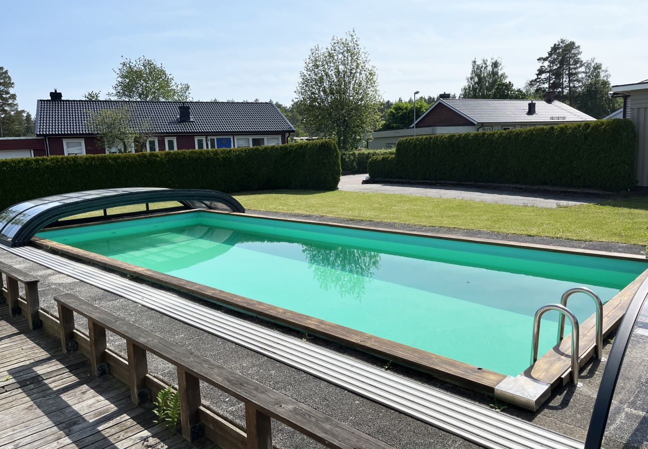 Stuga i Storebro - Stor fin villa med swimmingpool belägen i Storebro | SE05079