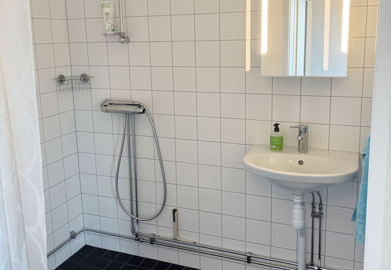 Stuga i Mörbylånga - Trivsam lägenhet på Öland med utsikt över Kalmarsund | SE04054