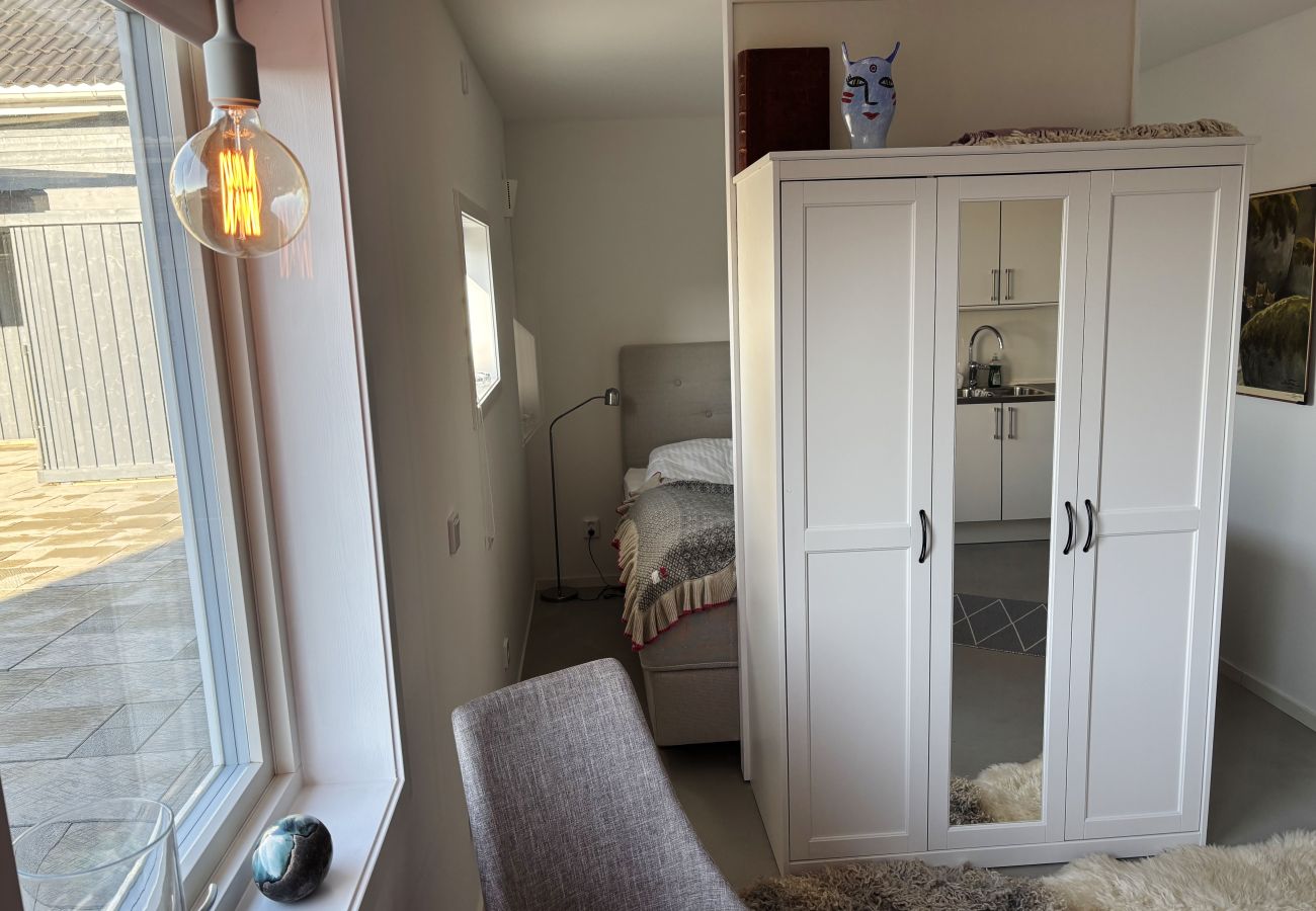 Stuga i Mörbylånga - Trivsam lägenhet på Öland med utsikt över Kalmarsund | SE04054