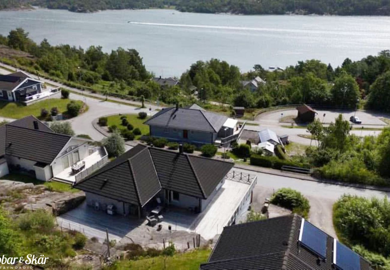 Stuga i Svanesund - Modern villa med havsutsikt i Svanesund | SE09101