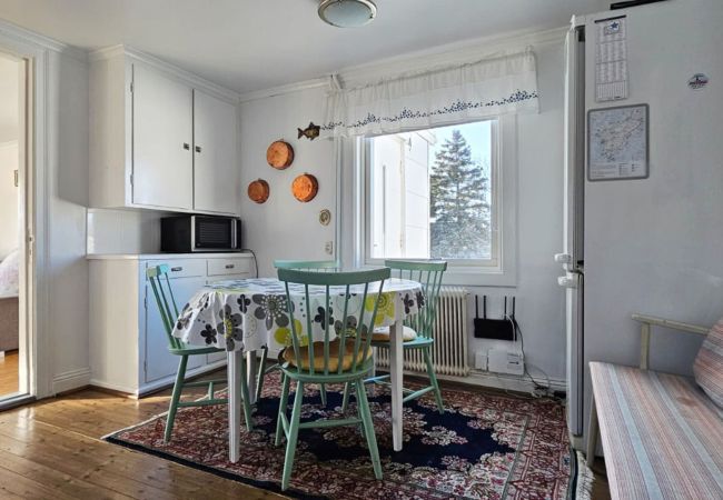 Stuga i Skärhamn - Stort hus med två lägenheter i centrala Skärhamn | SE09100 Stuga i Skärhamn - Stort hus med två lägenheter i centrala Skärhamn | SE09100