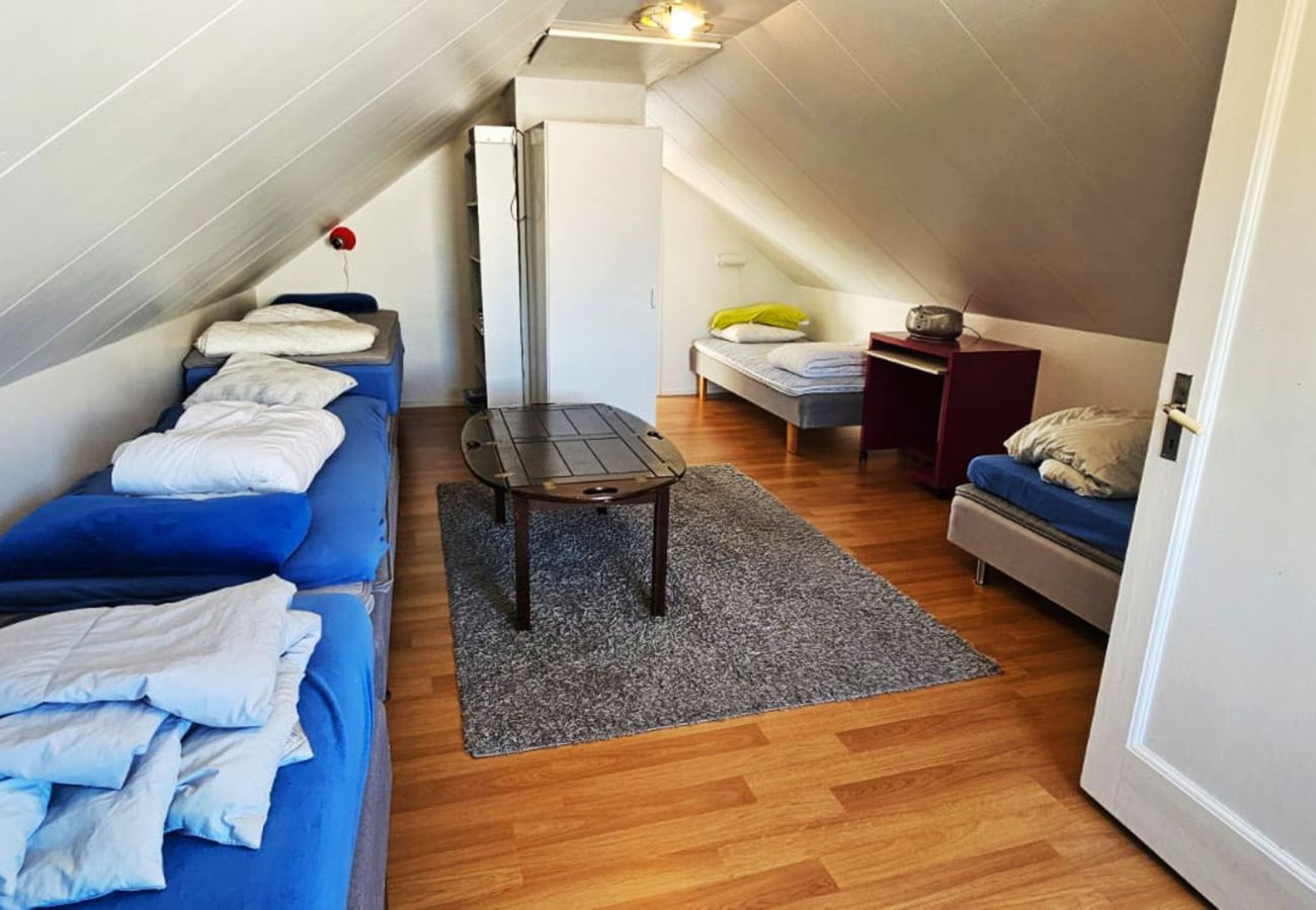 Stuga i Skärhamn - Stort hus med två lägenheter i centrala Skärhamn | SE09100